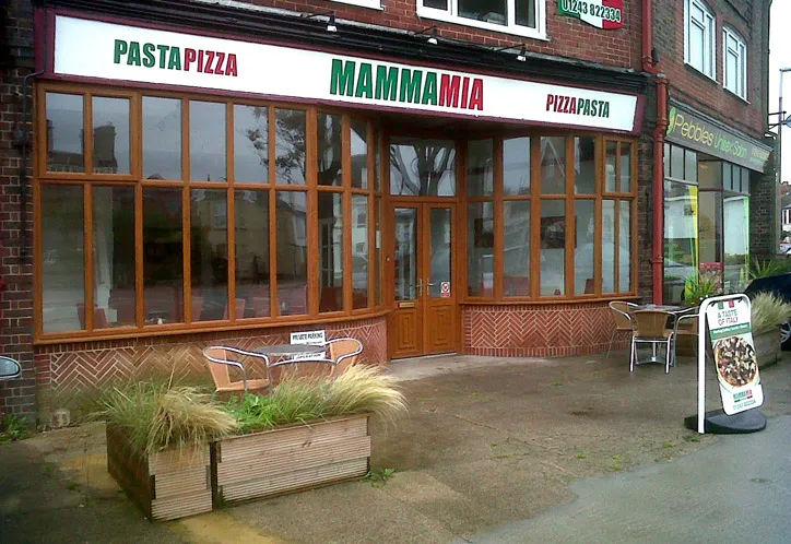 The front of Mamma Mia on Nyewood Lane, Aldwick, with tables outside